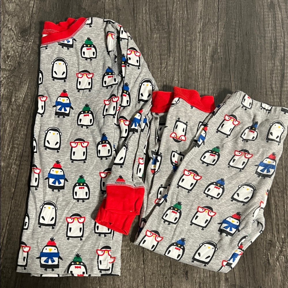 Cozy Penguin Print Kids Pajamas